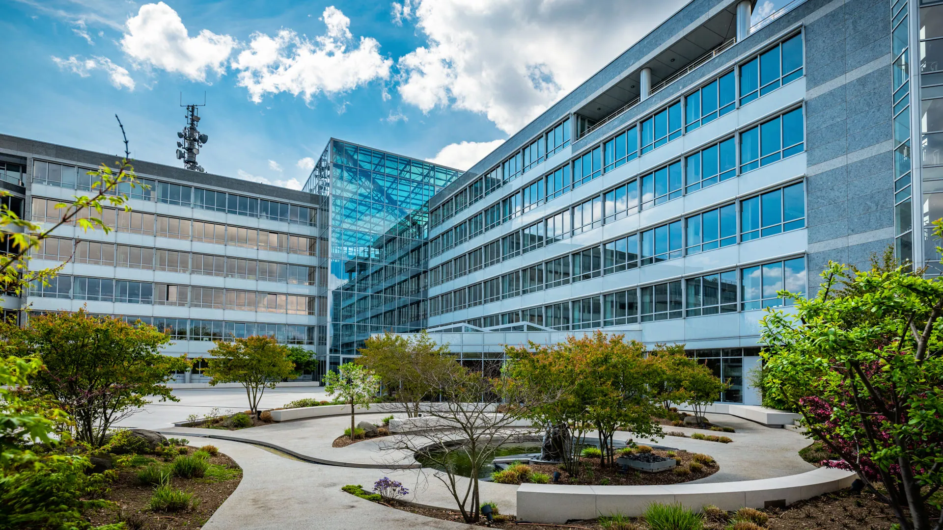 Bürogebäude in Eschborn &middot; B+B Mess- und Sicherheitstechnik GmbH